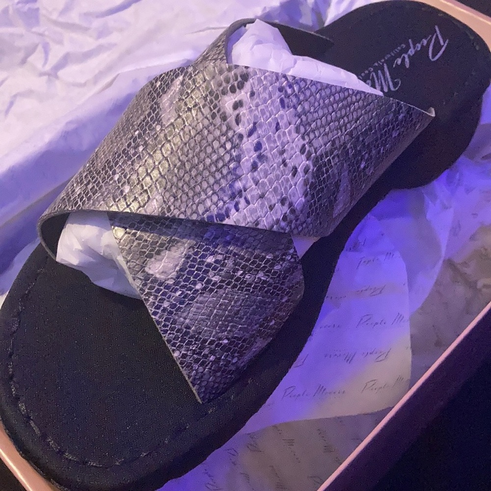 Women’s size 8 1/2 snake skin